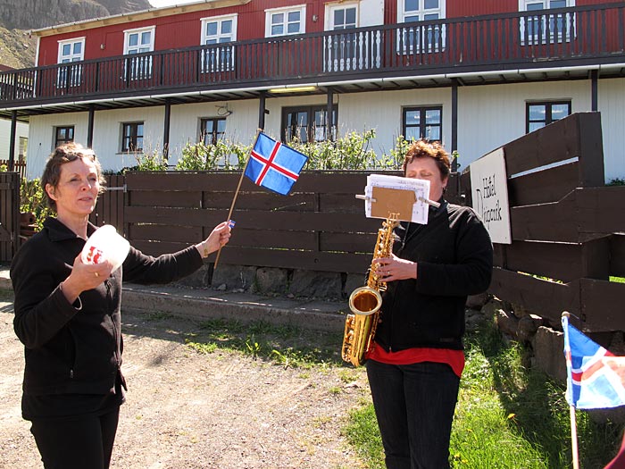 Djúpavík. Musik III: Margrét S. (Magga), Nationalfeiertag. -  (17.06.2010)