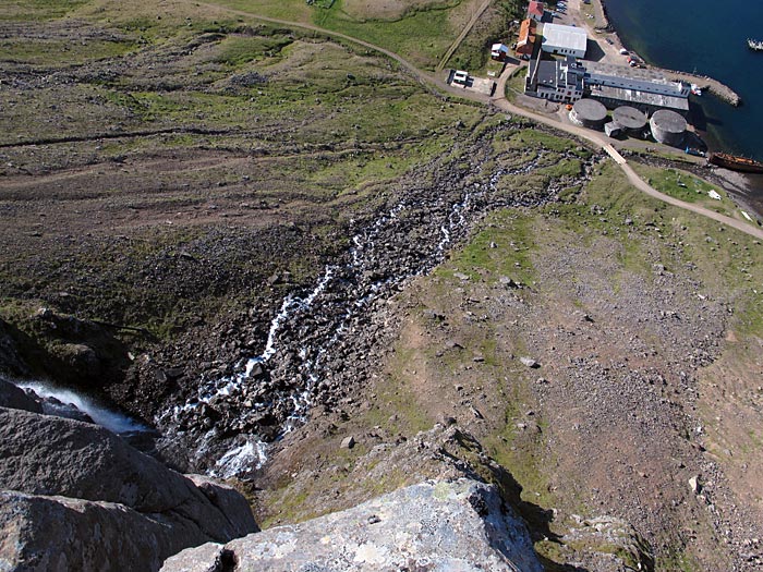 Djúpavík. Hiking, but only a short hike: up to the waterfall. - ... (6 August 2012)