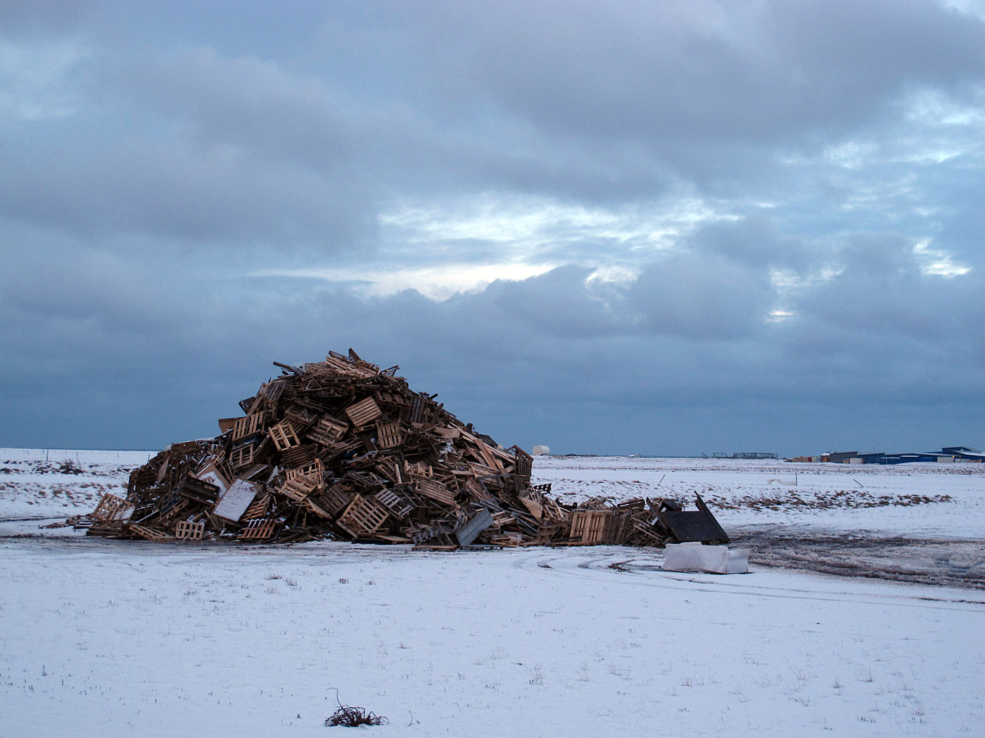Miðnes. Short trip. - Garður. III. Wood for the big New Years Eve fire. (30 December 2012)