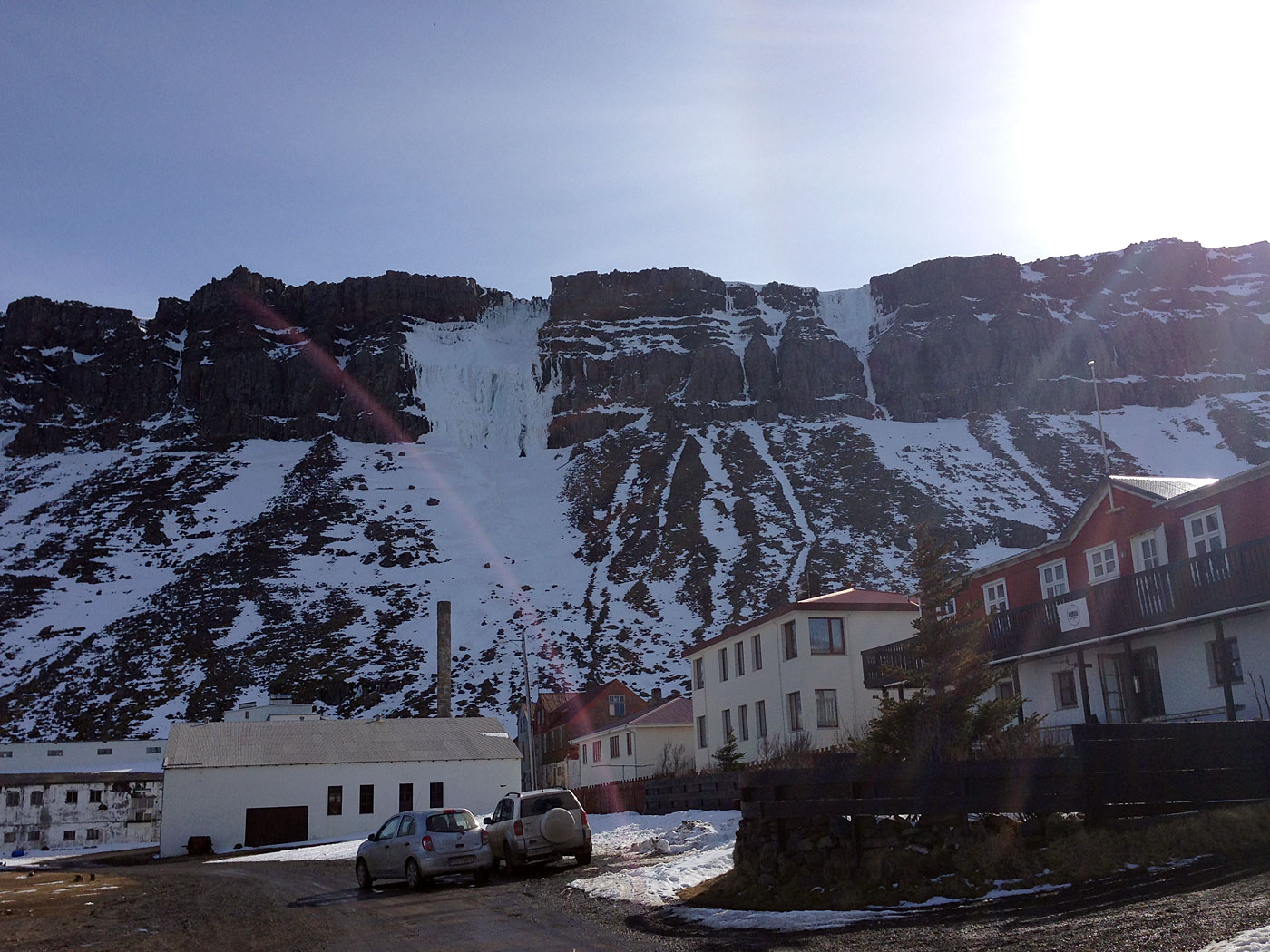 Djúpavík. Around Easter in Djúpavík. Monday. - As soon as I was down again I packed my stuff because we had to leave. A big 'THANKS' to all for these nice days here in Djúpavík :-)! (1 April 2013)