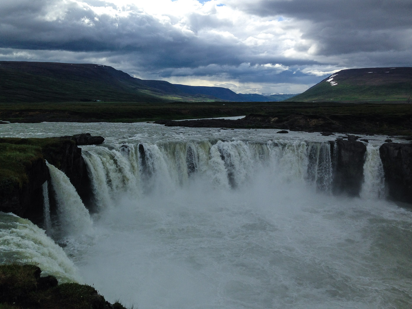 Northern Iceland - Back to Svarfaðardalur. On vacation. - <a href='https://en.wikipedia.org/wiki/Go%C3%B0afoss' target='_blank' class='linksnormal'>Waterfall Góðafoss</a>. I. (25 July 2014)