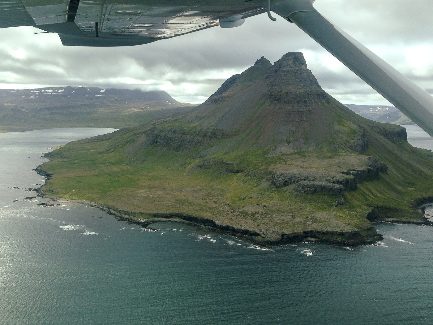 Reykjavík to Djúpavík. A flight ... - Kambur mountain. (30 July 2014)
